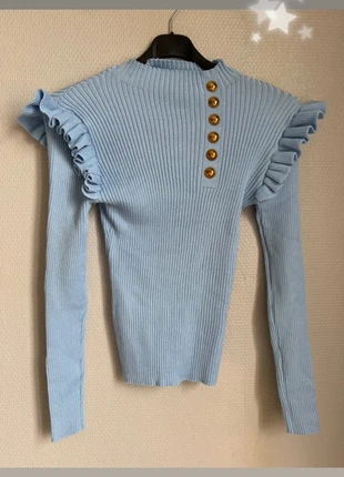 Petit pull bleu ciel volants et boutons, état: Neuf sans étiquette, taille: Taille unique, 5,00 €, 5,95 € Protection acheteurs incluse