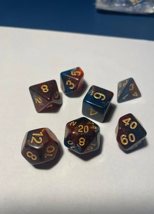 Set di Dadi Cosmico per D&D: Polvere di Stelle, marque: D&D, état: Neuf sans étiquette, 3,50 €, 4,38 € Protection acheteurs incluse
