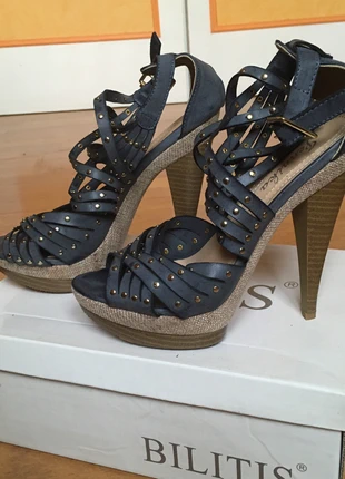 Sandales à brides cloutées , marque: Jennika, état: Neuf avec étiquette, taille: 36, 4,00 €, 4,90 € Protection acheteurs incluse