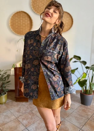 Y2k vintage navy and multicolor floral print shirt with distressed hem, brand: Unique Vintage, condizioni: Ottime, taglia: XL / IT 46 / EU 42, €15.00, €16.45 include la Protezione acquisti Pro
