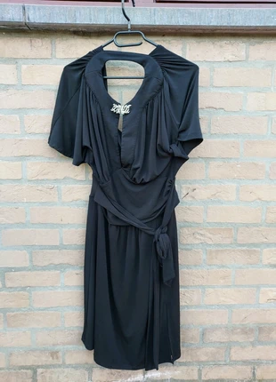 Zwarte jurk van Morgan | Maat S | Elegant met broche, merk: Morgan, staat: Heel goed, maat: S / 36 / 8, € 5,00, € 5,95 inclusief Kopersbescherming