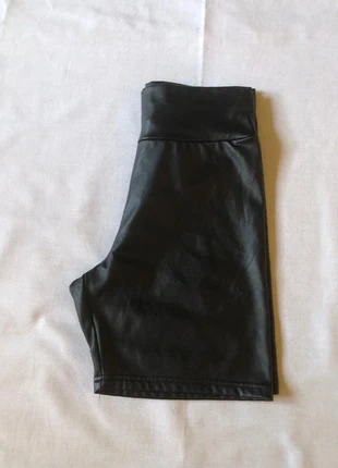 Short in finta pelle nero, brand: Shein, condizioni: Nuovo con cartellino, taglia: S / IT 40 / EU 36, €3.00, €3.85 include la Protezione acquisti