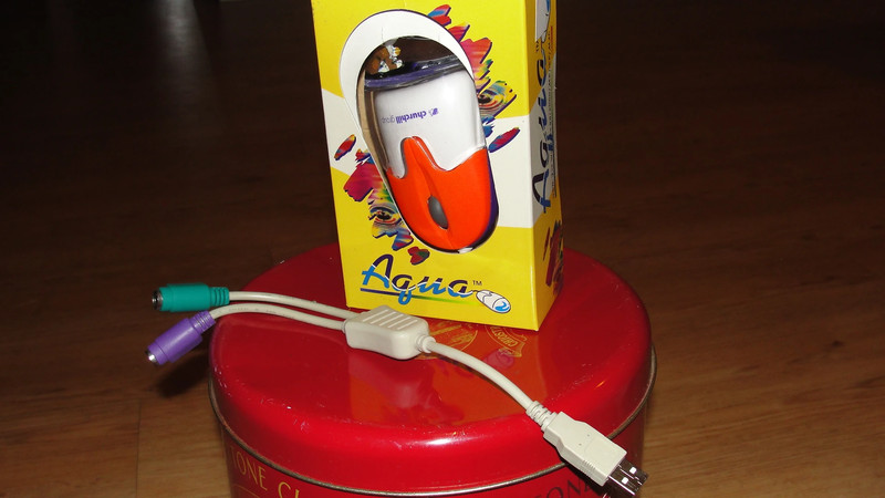 Aqua computer mouse 3