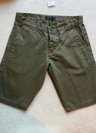Short chino kaki, condition: New with tags, size: W26, €10.00, €11.20 includes Buyer Protection