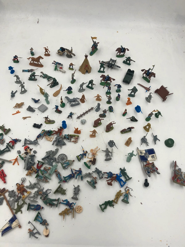 Lot de 147 figurines militaire / soldats pour maquettes ou diorama