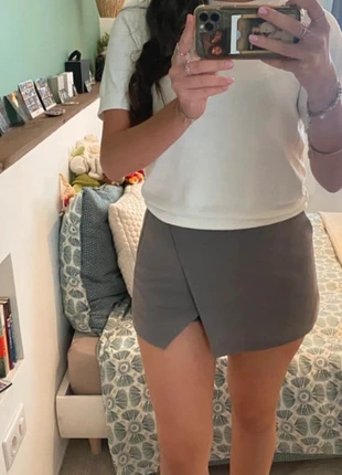 jupe short grise zara, marca: Zara, estado: Muito bom, tamanho: S / 36 / 8, €15.00, €16.45 inclui Proteção do Comprador