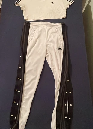 Completo Adidas, condizioni: Ottime, taglia: S / IT 40 / EU 36, €17.00, €18.55 include la Protezione acquisti
