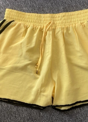 Short de sport jaune, zustand: Neu, größe: M / 38 / 10, 8,00 €, 9,10 € inklusive Vinted-Käuferschutz