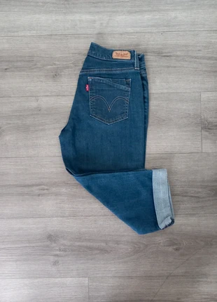 🌹Jean Levi's Court Pantacourt Bleu Marine Taille W27        07240925, marke: Levi's, zustand: Sehr gut, größe: S / 36 / 8, 19,00 €, 20,65 € beinhaltet Vinted-Käuferschutz Pro