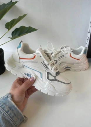 basket T37 taille petit, marca: aucune, estado: Muy bueno, tamaño: 37, 18,00 €, 19,60 € Protección al comprador Pro incluida