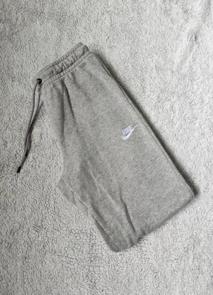 Jogging Nike gris – Taille S – Logo brodé – Très bon état, brand: Nike, condizioni: Ottime, taglia: S, €14.00, €15.40 include la Protezione acquisti