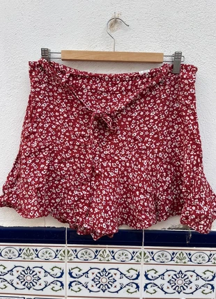 Falda pantalón talle alto de flores talla XL de Zara, brand: Zara, condizioni: Ottime, taglia: XL / IT 46 / EU 42, €7.00, €8.05 include la Protezione acquisti