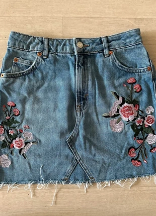 Jupe en jean broderie Topshop, marque: Topshop, état: Très bon état, taille: S / 36 / 8, 8,00 €, 9,10 € Protection acheteurs incluse