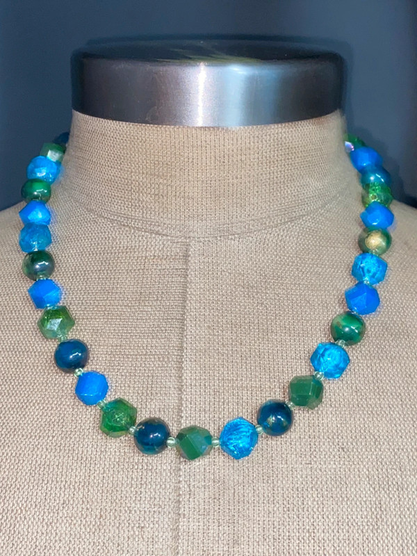 Vintage HongKong 20” necklace blue green plastic beaded slide clasp 2