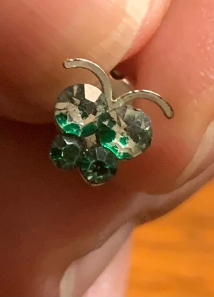 Piccoli orecchini argentati e verdi a forma di farfalla, marke: Butterfly, zustand: Gut, 1,00 €, 1,75 € inklusive Vinted-Käuferschutz