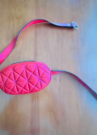 Riñonera Stradivarius, marque: Rojo, état: Bon état, 7,00 €, 8,05 € Protection acheteurs incluse