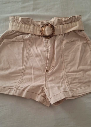 Pantalón vaquero corto, merk: Local, staat: Heel goed, maat: M / 38 / 10, € 5,00, € 5,95 inclusief Kopersbescherming