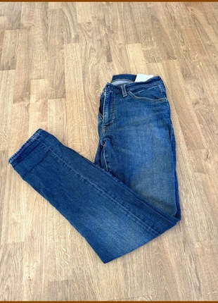Jean bleu Lévis 512 en taille W32 et L32, brand: Levi Strauss & Co., condizioni: Ottime, taglia: L, €19.90, €21.60 include la Protezione acquisti