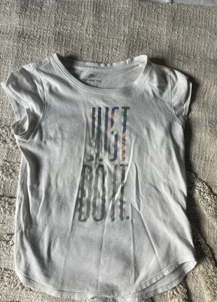 T-shirt blanc Nike, marke: Nike, zustand: Gut, größe: 6 Jahre / 116, 1,00 €, 1,75 € inklusive Vinted-Käuferschutz