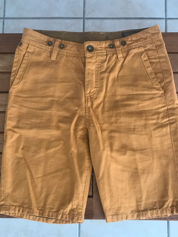 Short chino Bonobo jeans moutarde. 1