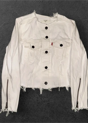 Giacca levi’s altered trucker donna, marke: Levi's, zustand: Sehr gut, größe: XS / 34 / 6, 29,99 €, 32,19 € inklusive Vinted-Käuferschutz