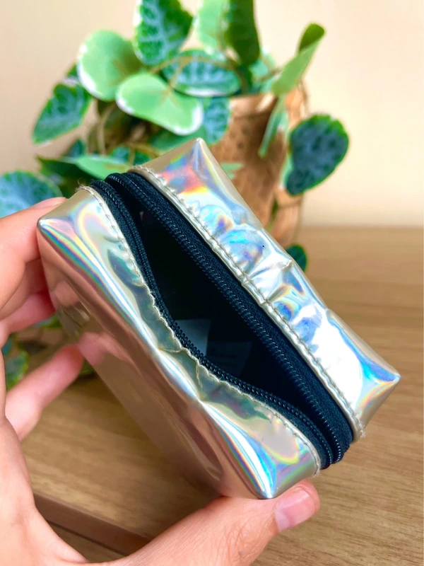 Mini pochette holographique argentée zip noir format compact - photo numéro 4
