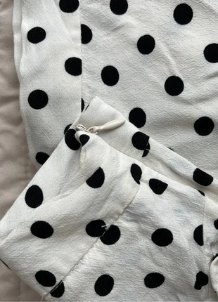 Jupe short Zara plissé à pois blanc et noir, marca: Zara, estado: Novo sem etiquetas, tamanho: S / 36 / 8, €7.00, €8.05 inclui Proteção do Comprador
