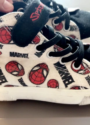 Baskets enfant Marvel Spiderman – Taille 27, marca: Marvel, estado: Muito bom, tamanho: 27, €5.00, €5.95 inclui Proteção do Comprador