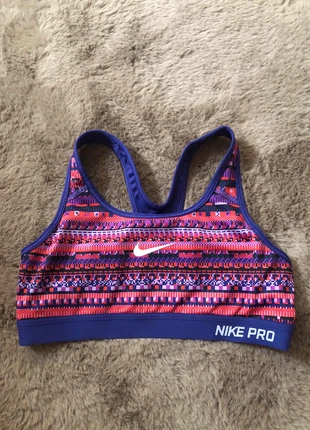 Superbe brassière de sport Nike Pro, marque: Nike, état: Très bon état, taille: S, 9,00 €, 10,15 € Protection acheteurs incluse