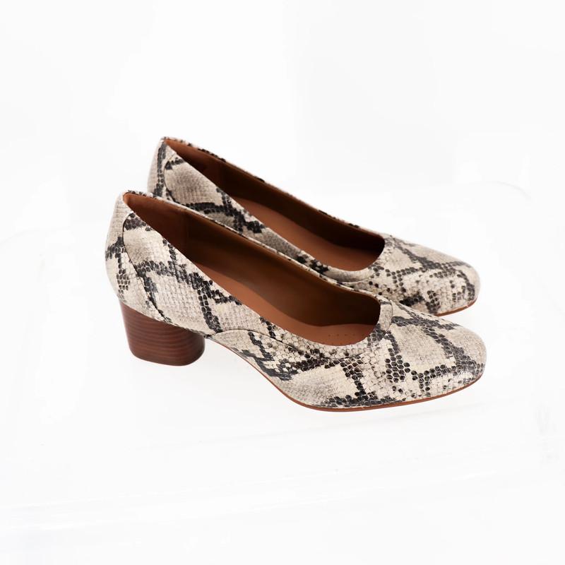 Clarks unstructured Snakeskin Heels Size 11 4