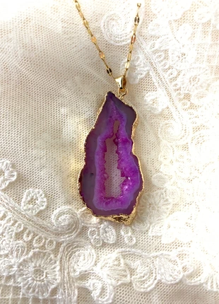Collier avec un pendentif en pierre d’agate rose 🩷, marque: Agat, état: Neuf sans étiquette, 12,00 €, 13,30 € Protection acheteurs incluse