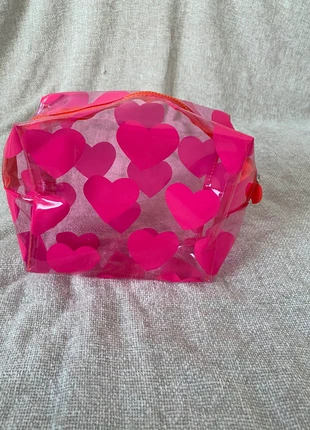 Trousse transparente avec des cœurs roses Blissim x contre soirée, brand: Blissim, condizioni: Nuovo senza cartellino, €5.00, €5.95 include la Protezione acquisti
