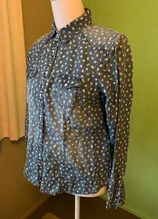 Denim blouse with flower print, merk: Charles Vögele, staat: Goed, maat: L / 40 / 12, € 4,00, € 4,90 inclusief Kopersbescherming