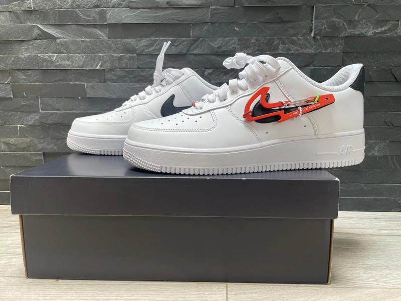 Nike Air Force 1 Low Carabiner Swoosh Release