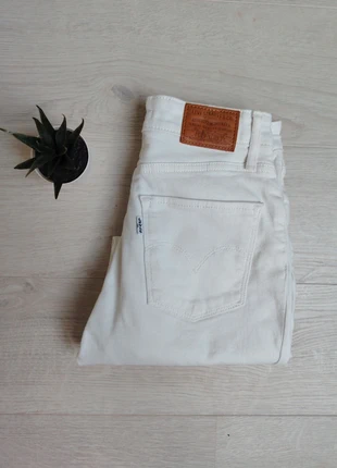 Jean Levi's blanc 721 high rise skinny W26L32, marque: Levi's, état: Très bon état, taille: S / 36 / 8, 35,00 €, 37,45 € Protection acheteurs (Pro) incluse