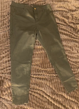 Jean Skinny Taille 44, brand: Primark, condizioni: Nuovo senza cartellino, taglia: XXL / IT 48 / EU 44, €7.00, €8.05 include la Protezione acquisti