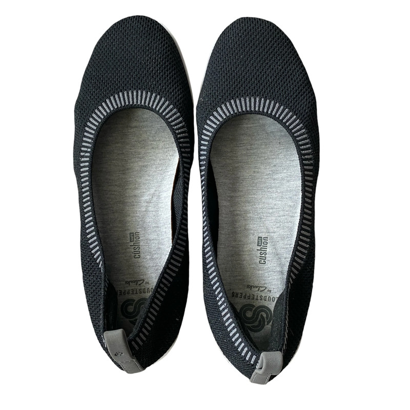 Cloudsteppers by Clarks women s 5.5 black and gray soft cushion white soles Vinted