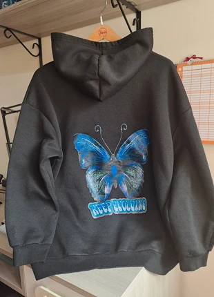 felpa nera con stampa, brand: Shein, condizioni: Ottime, taglia: L / IT 44 / EU 40, €5.00, €5.95 include la Protezione acquisti