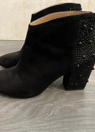 Botines de ante de Zara con piedras en la zona trasera, marque: Zara, état: Bon état, taille: 38, 9,00 €, 10,15 € Protection acheteurs incluse