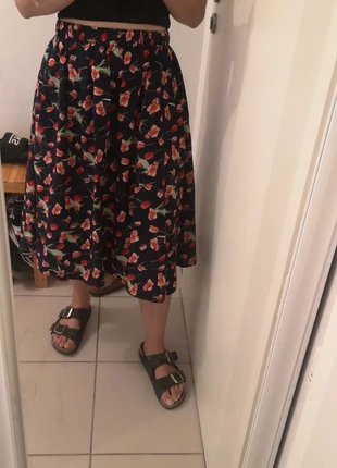 Jupe midi fleurie S, brand: Carolina Emme, condizioni: Ottime, taglia: S / IT 40 / EU 36, €8.00, €9.10 include la Protezione acquisti