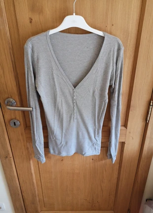 T-shirt uni gris avec boutons cop copine, marque: Cop Copine, état: Bon état, taille: M / 38 / 10, 2,90 €, 3,75 € Protection acheteurs incluse