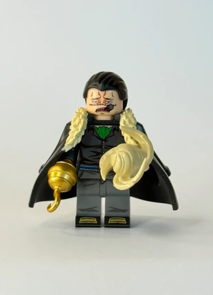 Crocodile (Tenue noire + crochet doré) | One Piece | type LEGO, zustand: Sehr gut, größe: Einheitsgröße, 3,50 €, 4,38 € inklusive Vinted-Käuferschutz