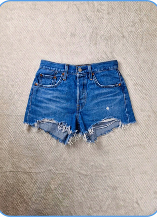 Short en jean Levi’s 501 vintage destroy – Taille W25 (T34), marque: Levi's, état: Très bon état, taille: XS / 34 / 6, 20,00 €, 21,70 € Protection acheteurs incluse