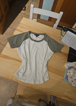 Green and White Women's T-Shirt Size Small, brand: New Look, condition: Very good, size: S / 36 / 8, €7.50, €8.58 includes Buyer Protection