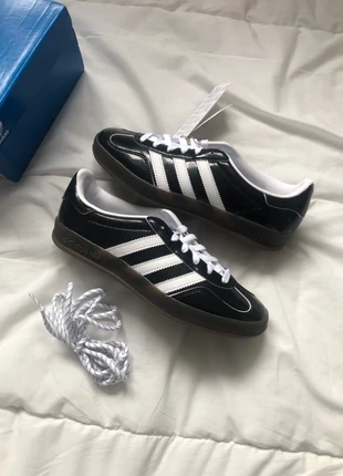 Adidas Gazelle indoor Core Black Patent - 40,5, marke: adidas, zustand: Neu, mit Etikett, größe: 40.5, 109,00 €, 115,15 € beinhaltet Vinted-Käuferschutz Pro