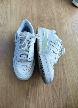 Baskets blanches Adidas pour femme taille 36.5, brand: adidas, condition: Good, size: 36.5, €15.00, €16.45 includes Buyer Protection