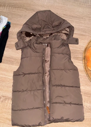 Doudoune sans manches, marque: H&M, état: Très bon état, taille: 24-36 mois / 92 cm, 4,00 €, 4,90 € Protection acheteurs incluse