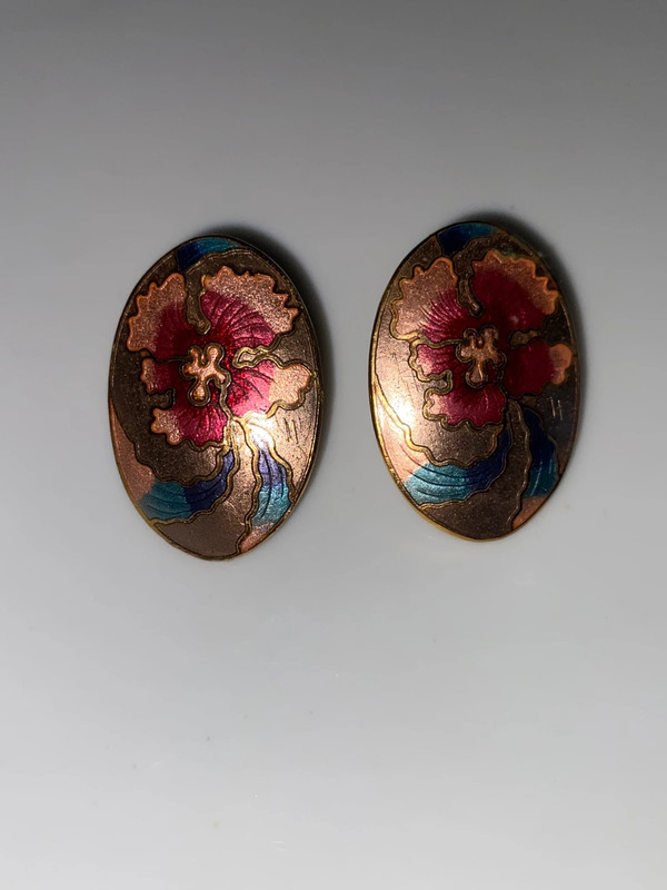 Vintage goldtone metal oval pierced earrings cloisonné type pink red blue flower 2