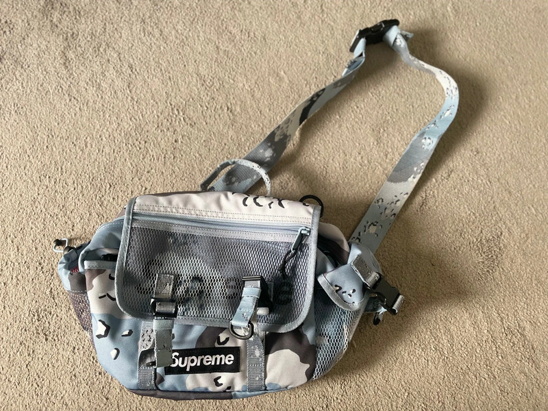 Supreme waist bag / blue camo S/S 20 - Vinted