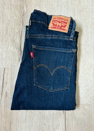 Jean Lévi’s 724 High Rise Straight Crop W24, marke: Levi's, zustand: Sehr gut, größe: XS / 34 / 6, 18,00 €, 19,60 € beinhaltet Vinted-Käuferschutz Pro